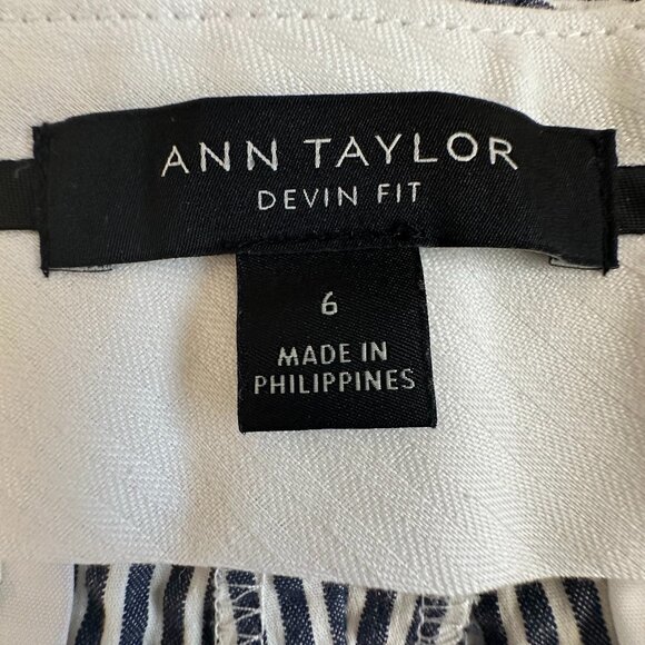 Ann Taylor Women' 6 Devin Fit Blue & White Striped Seersucker Cotton Capri Pants - Picture 11 of 13